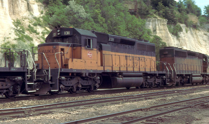 MILW SD40-2's near the bluffs